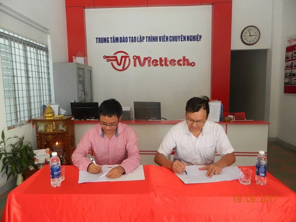 Lễ ký kết hợp tác giữa Đại Việt Số và iViettech