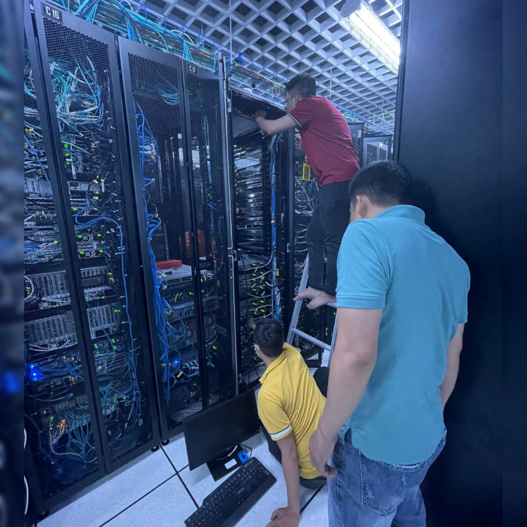 Lắp đặt tủ rack Cloudzone tại Data Center FPT Hà Nội năm 2022