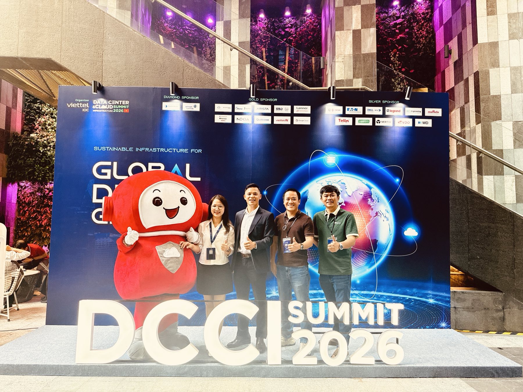 Đội ngũ Cloudzone tại DCCI Summit 2026 do Viettel IDC tổ chức