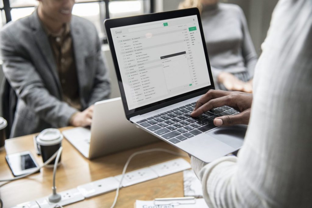 Email theo tên miền riêng: cách chọn và cấu hình đúng